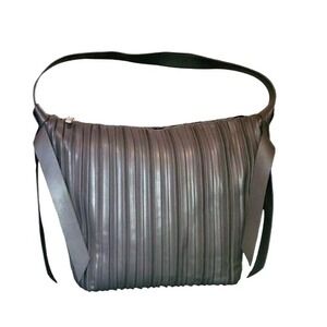 New Limited‎ Edition Paparazzi Convention XL Gray Pleated Shoulder Bag 13x13x6